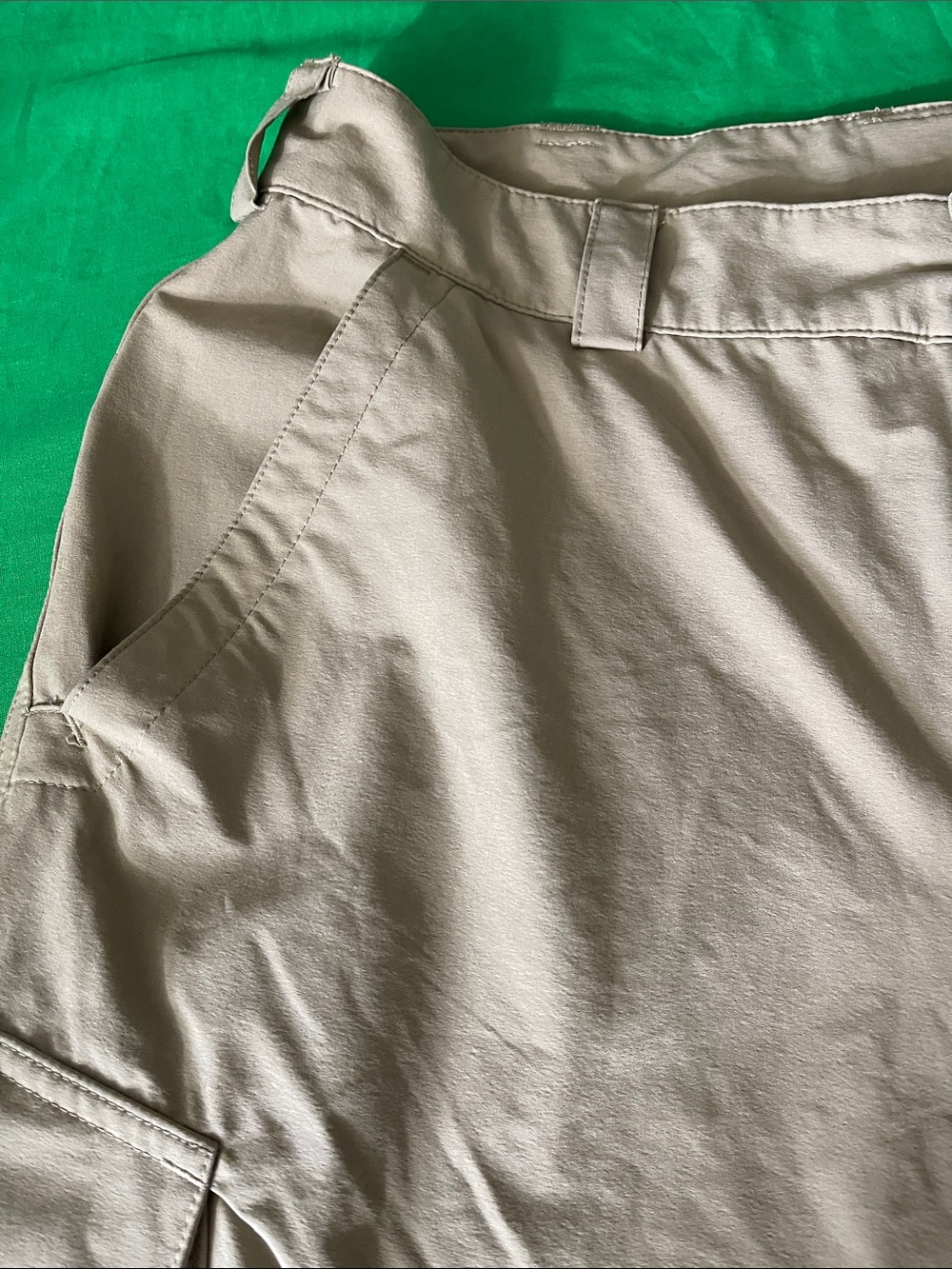 Eastern Mountain Sports Khaki Cargo Shorts with Zip Pocket - Picture 4 of 11